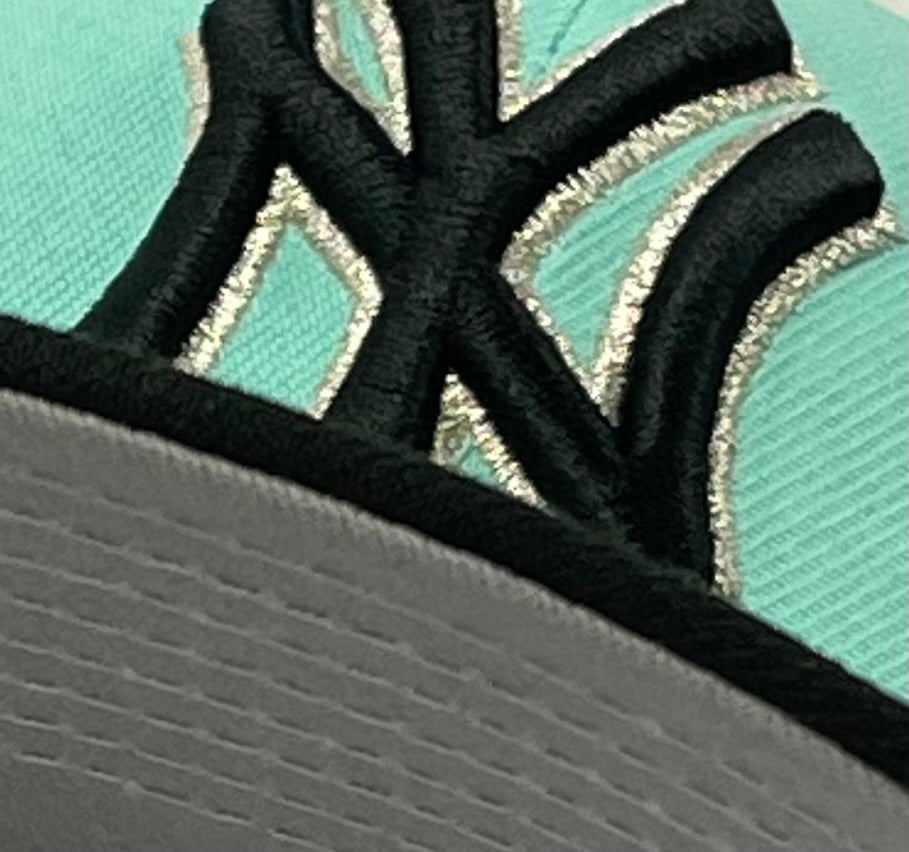 NEW YORK YANKEES (MINT) 