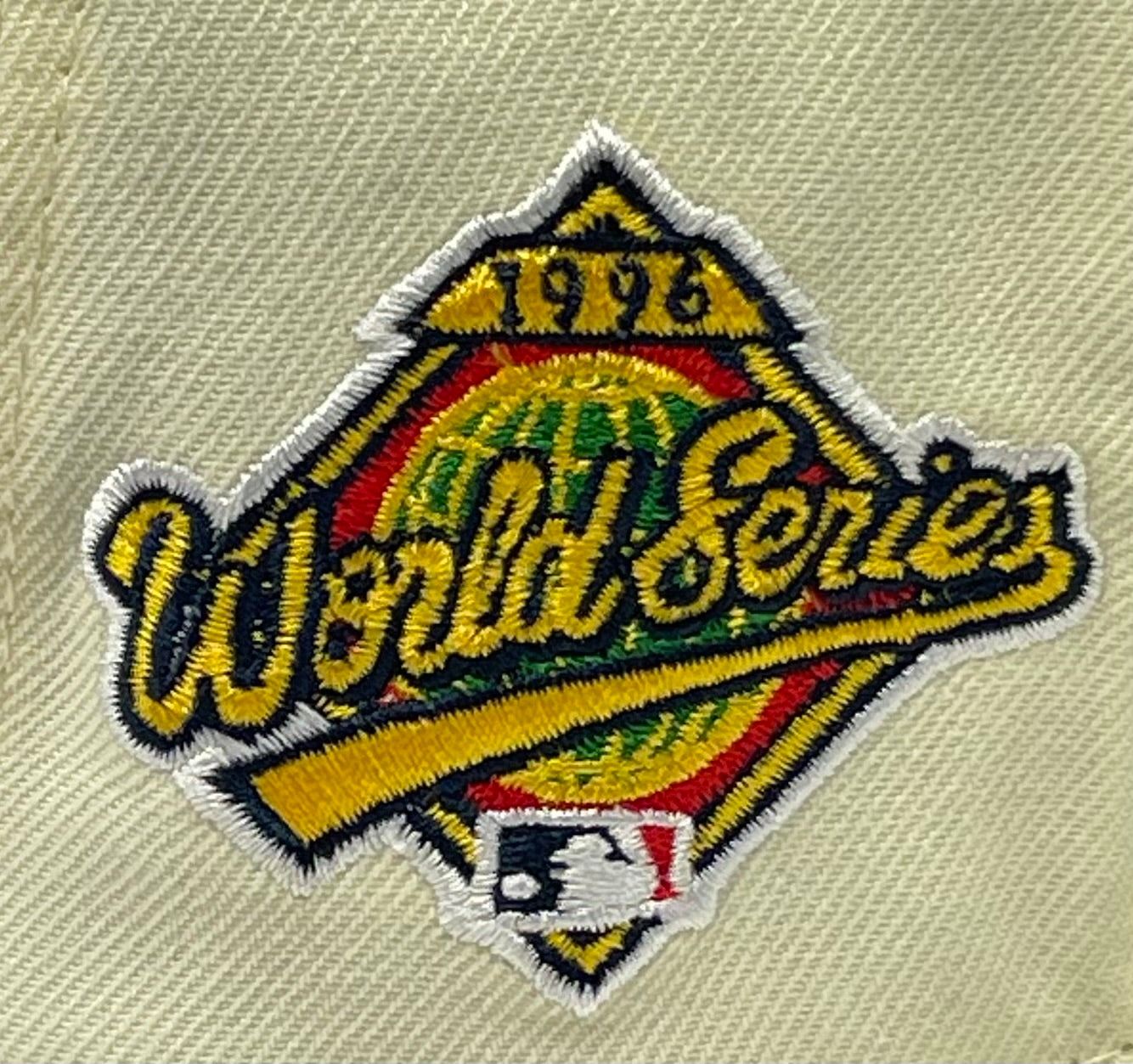 NEW YORK YANKEES (OFF-WHITE) (TRIPLE LOGO)"1996 WORLD SERIES" NEW ERA 59FIFTY FITTED (GREEN UNDERVISOR)