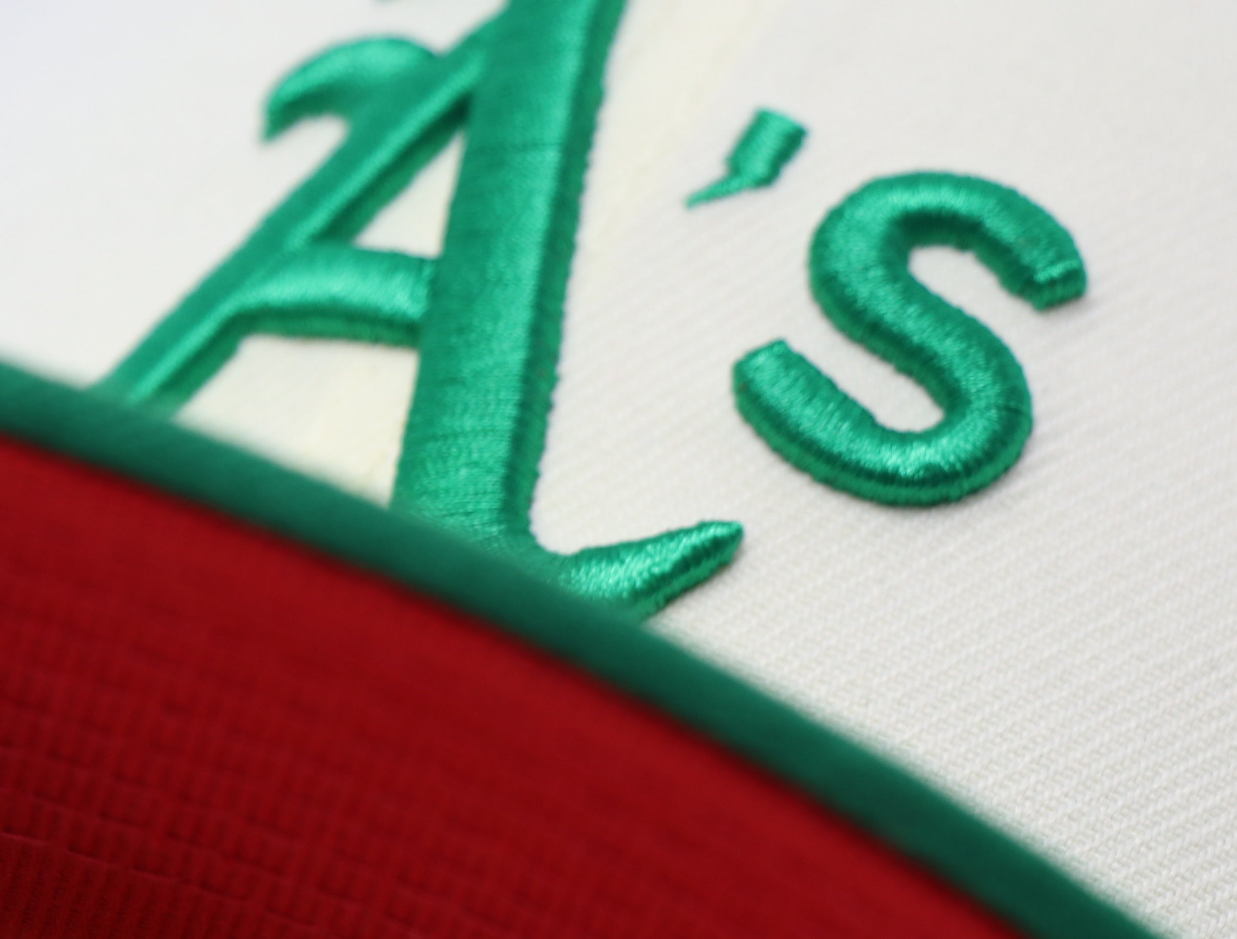 OAKLAND ATHLETICS (40TH ANNIVERSARY) NEW ERA 59FIFTY FITTED (RED UNDER VISOR) (S)