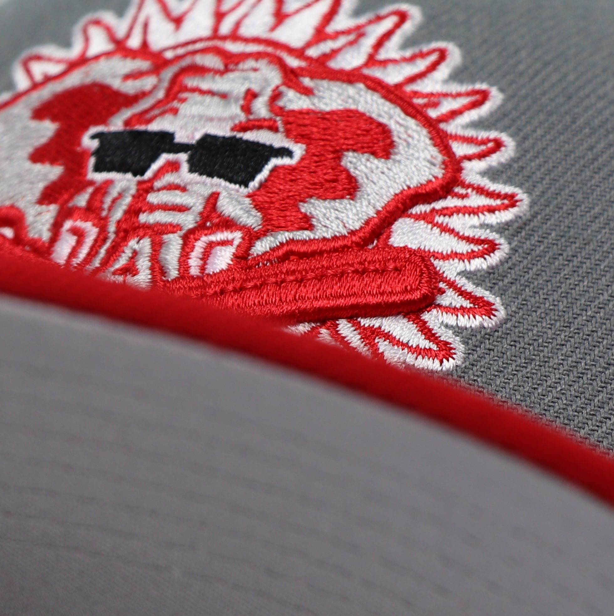 OAKLAND ATHLETICS (S-GREY) NEW ERA 59FIFTY FITTED (RED VISOR)