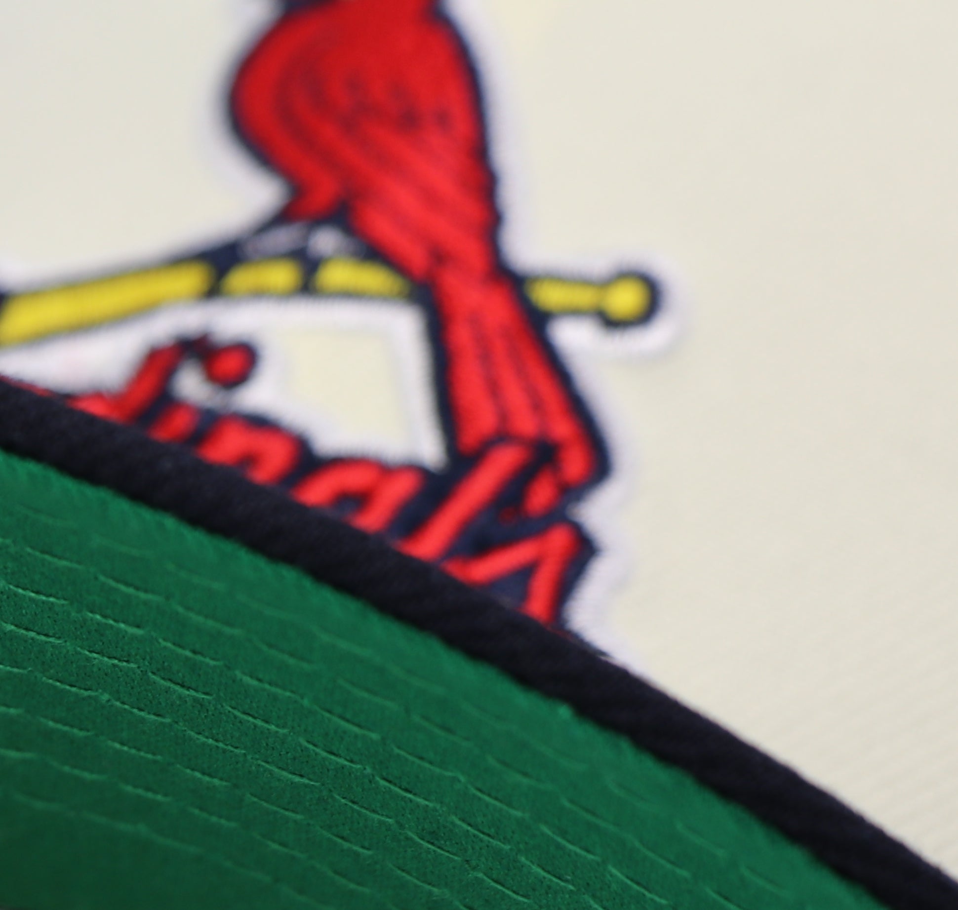 ST.LOUIS CARDINALS (OFF-WHITE) (BUSCH STADIUM 1966-2005) NEW ERA 59FIFTY FITTED (GREEN UNDER VISOR)
