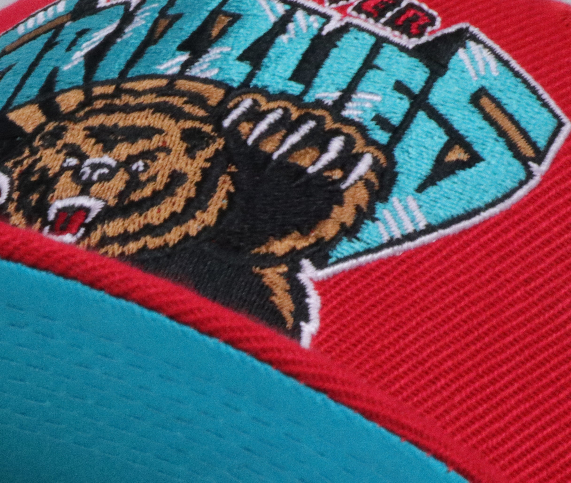 VANCOUVER GRIZZLIES (RED) (1995-1996 INAUGURAL SEASON) MITCHELL & NESS SNAPBACK (SH21475)