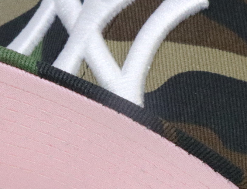 KIDS - NEW YORK YANKEES (CAMO) "2009 WORLDSERIES" NEW ERA 59FIFTY FITTED (PINK BOTTOM)