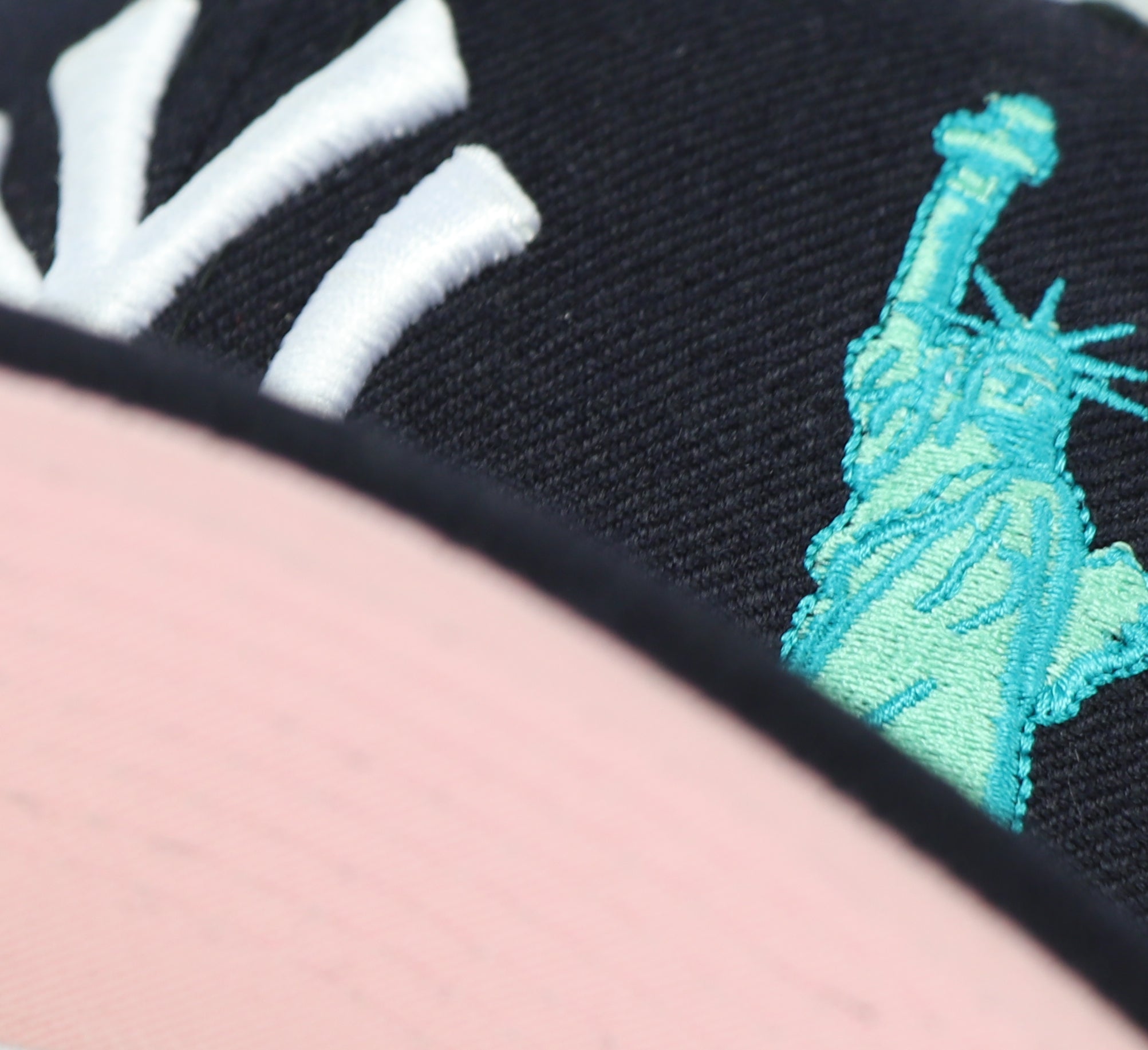 NEW YORK YANKEES (NAVY) "LADY LIBERTY" NEW ERA 59FIFTY (PINK UNDER VISOR)