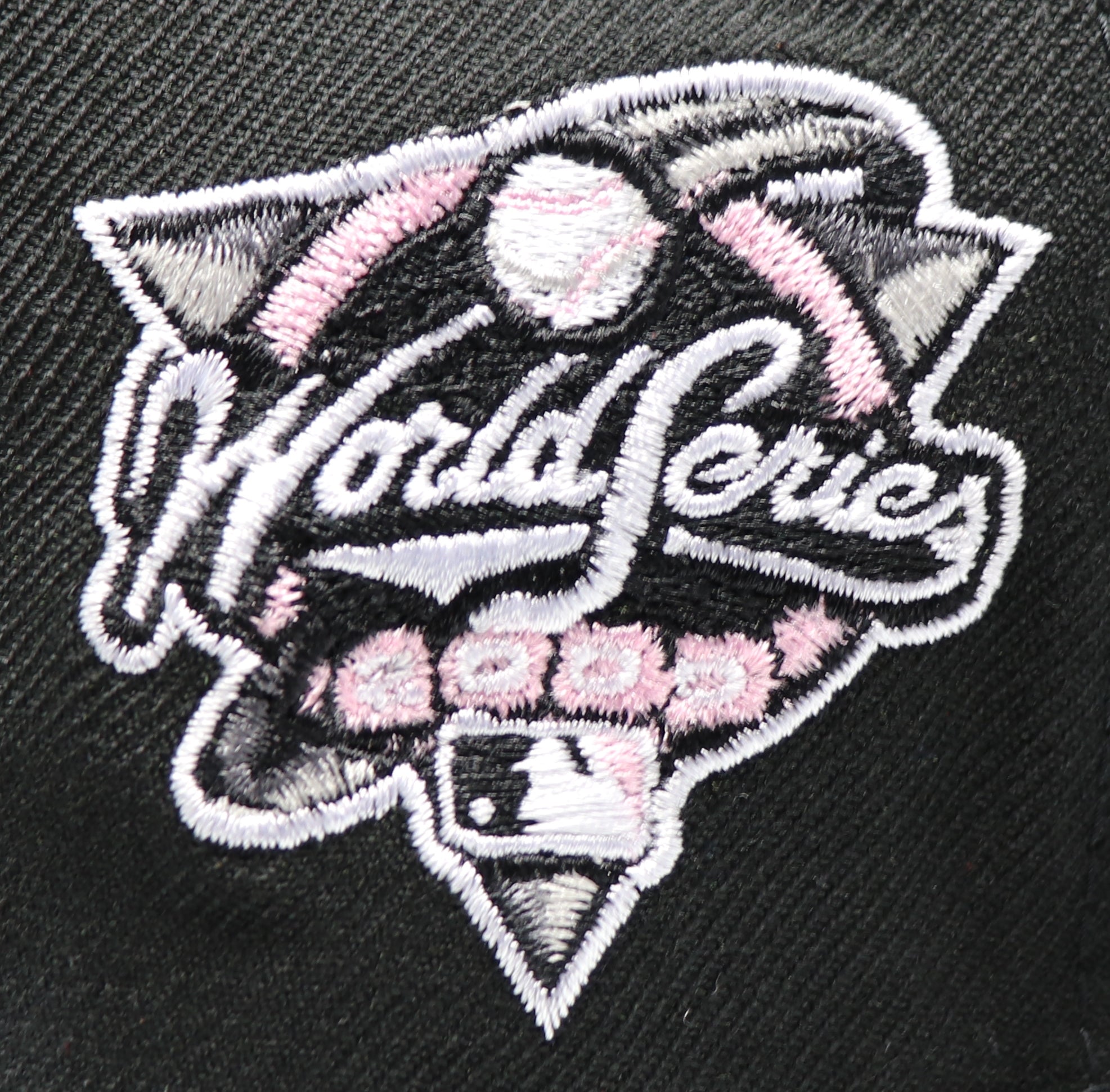 NEW YORK YANKEES (BLACK) (2000 WORLDSERIES) NEW ERA 59FIFTY FITTED (PINK UNDER VISOR)