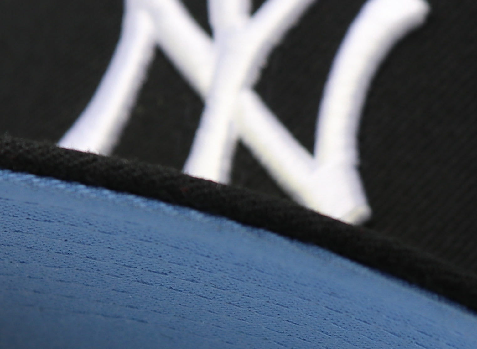 NEW YORK YANKEES (BLACK) (2009 WORLDSERIES) NEW ERA 59FIFTY FITTED (SKY BLUE UNDER VISOR)