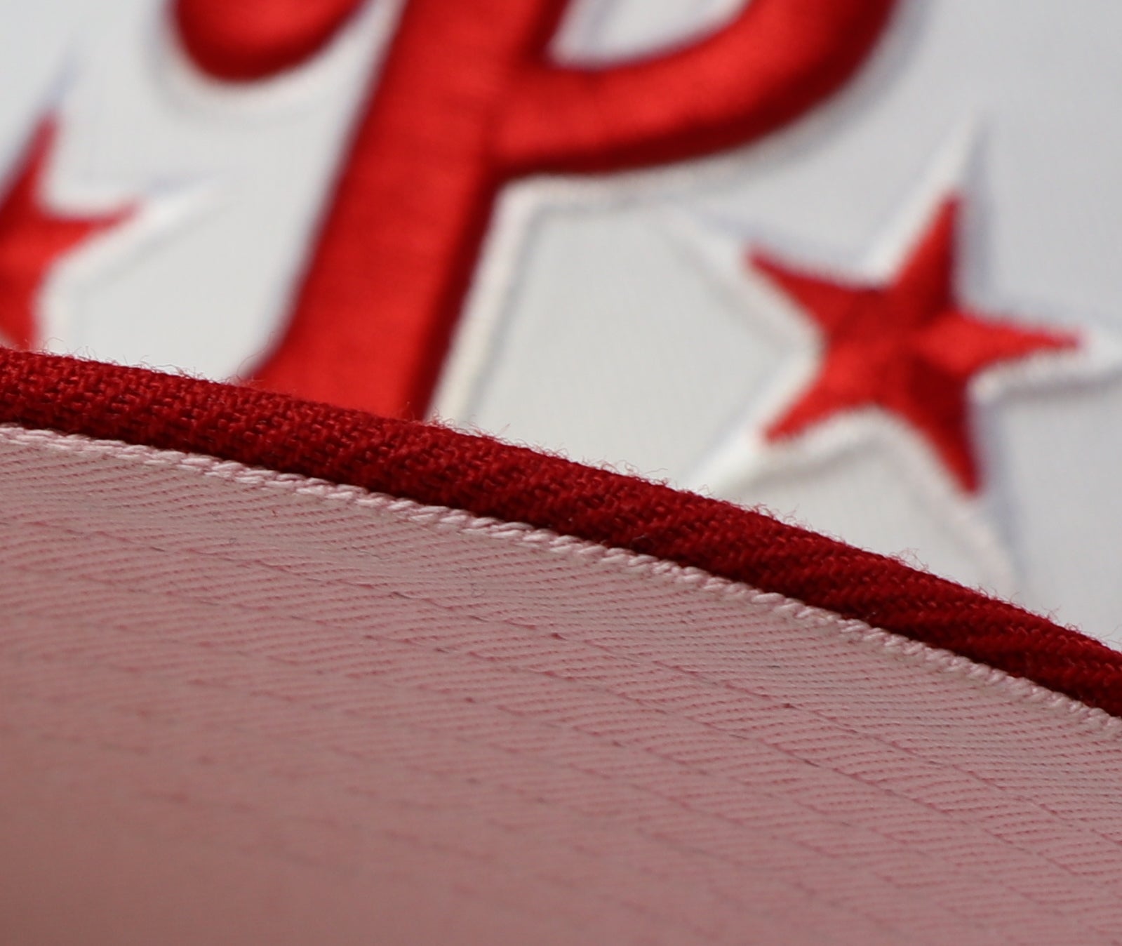 PHILADEPHIA PHILLIES (VETERAN STADIUM) NEW ERA 59FIFTY FITTED (PINK UNDER VISOR)