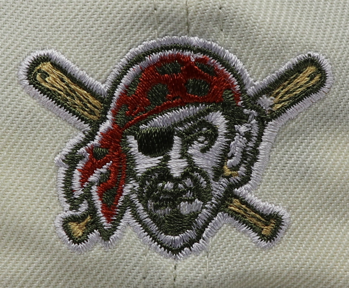 PITTSBURGH PIRATES (OFF-WHITE) NEW ERA 59FIFTY FITTED ( RUST UNDER VISOR)