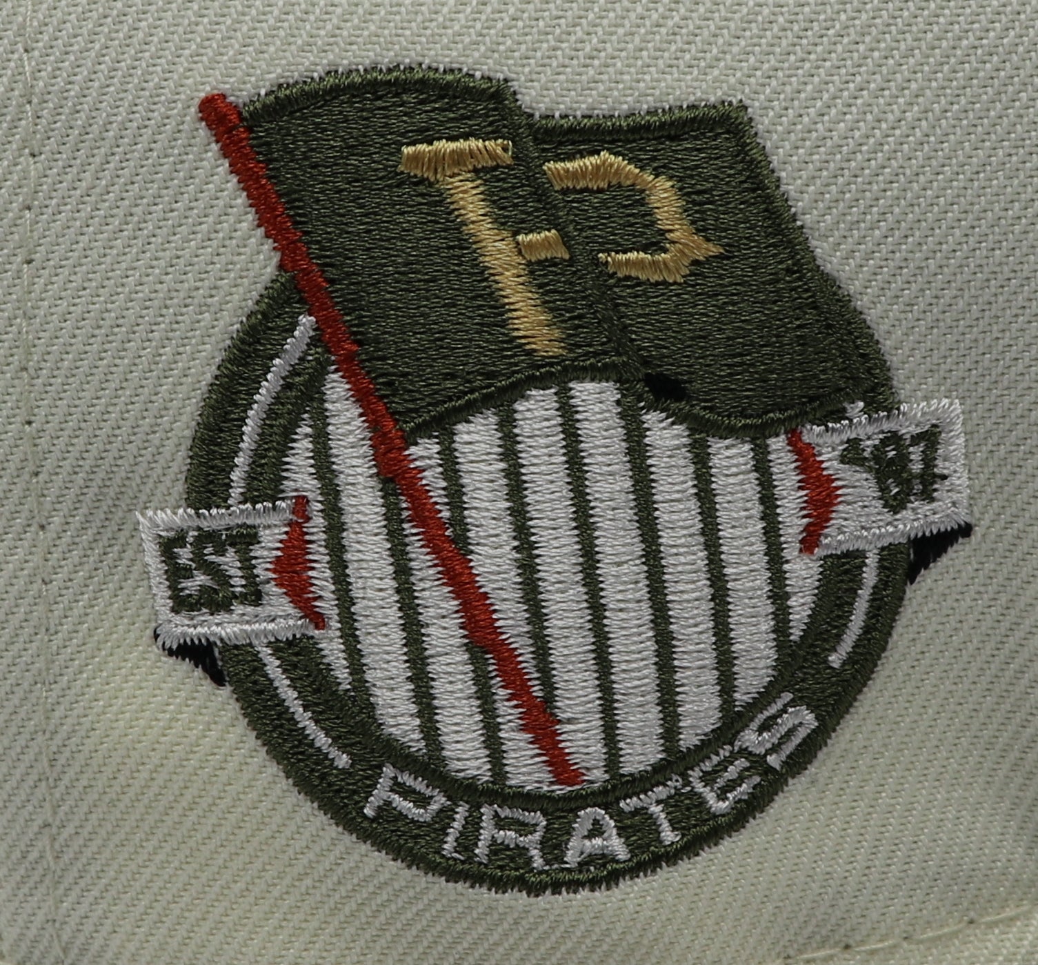 PITTSBURGH PIRATES (OFF-WHITE) NEW ERA 59FIFTY FITTED ( RUST UNDER VISOR)