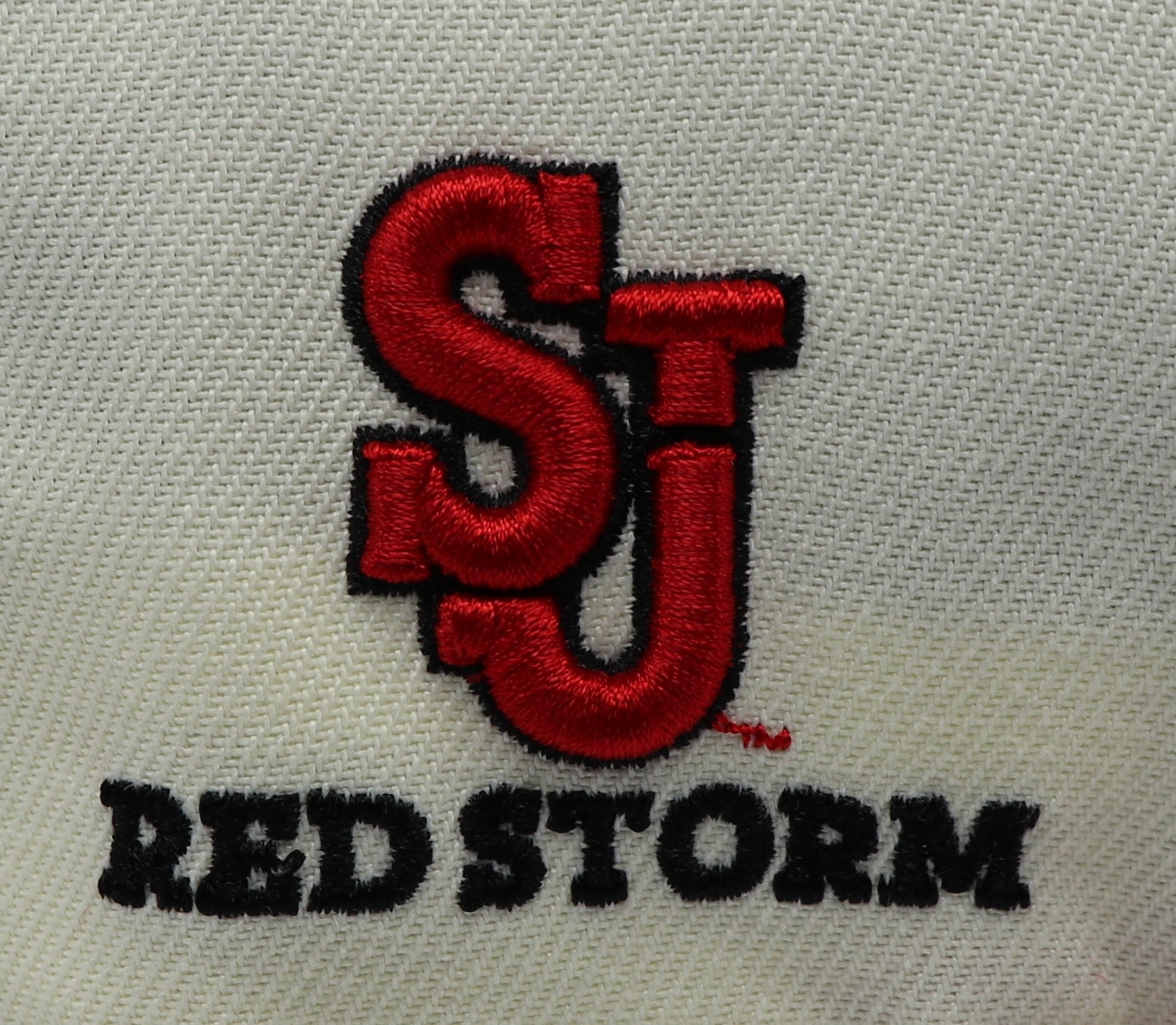 ST. JOHNS RED STORM (OFF-WHITE) NEW ERA 59FIFTY FITTED (GREEN UNDER VISOR)