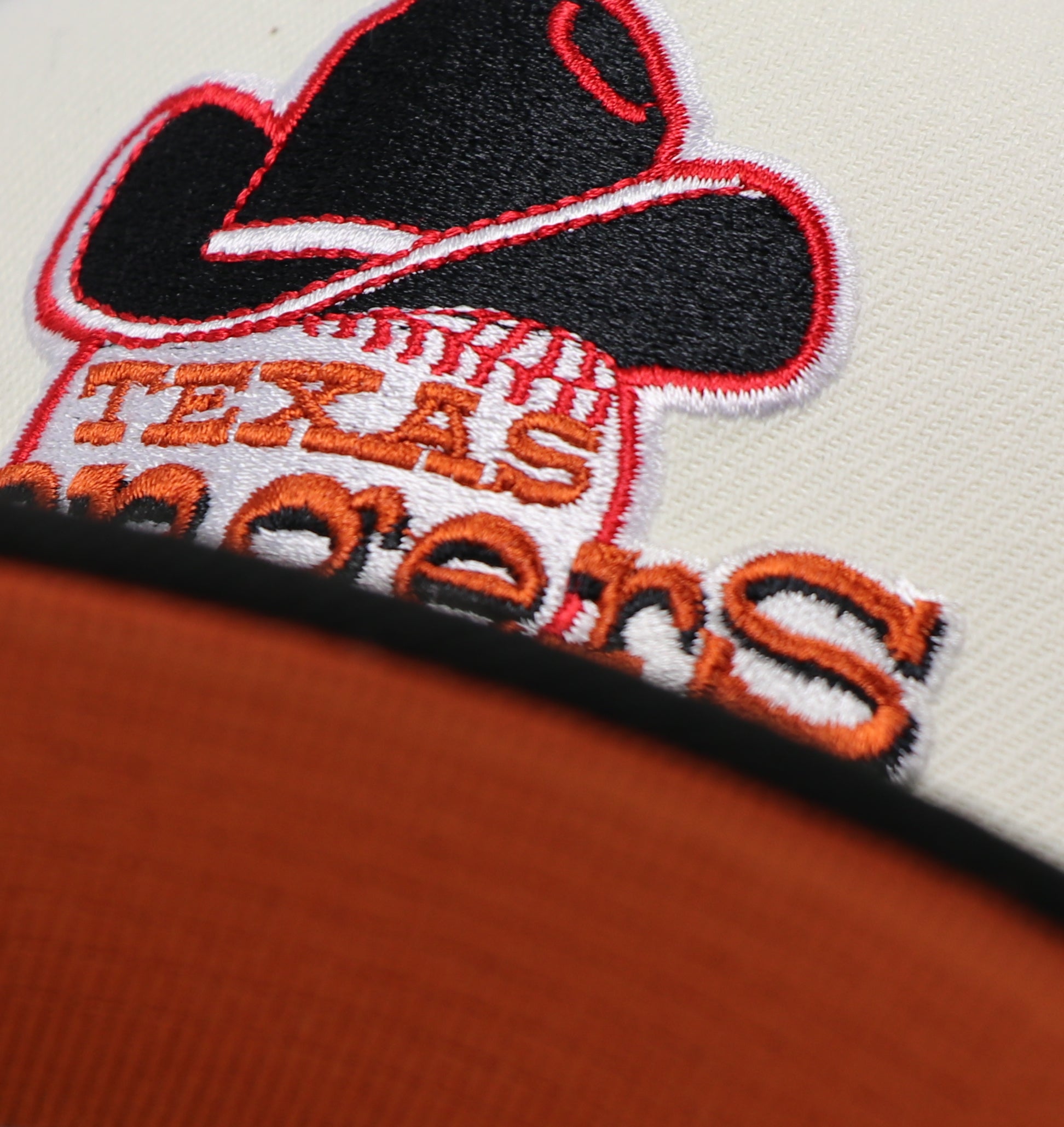 TEXAS RANGERS (OFF-WHITE) (40TH ANN) NEW ERA 59FIFTY FITTED (RUST UNDER VISOR)