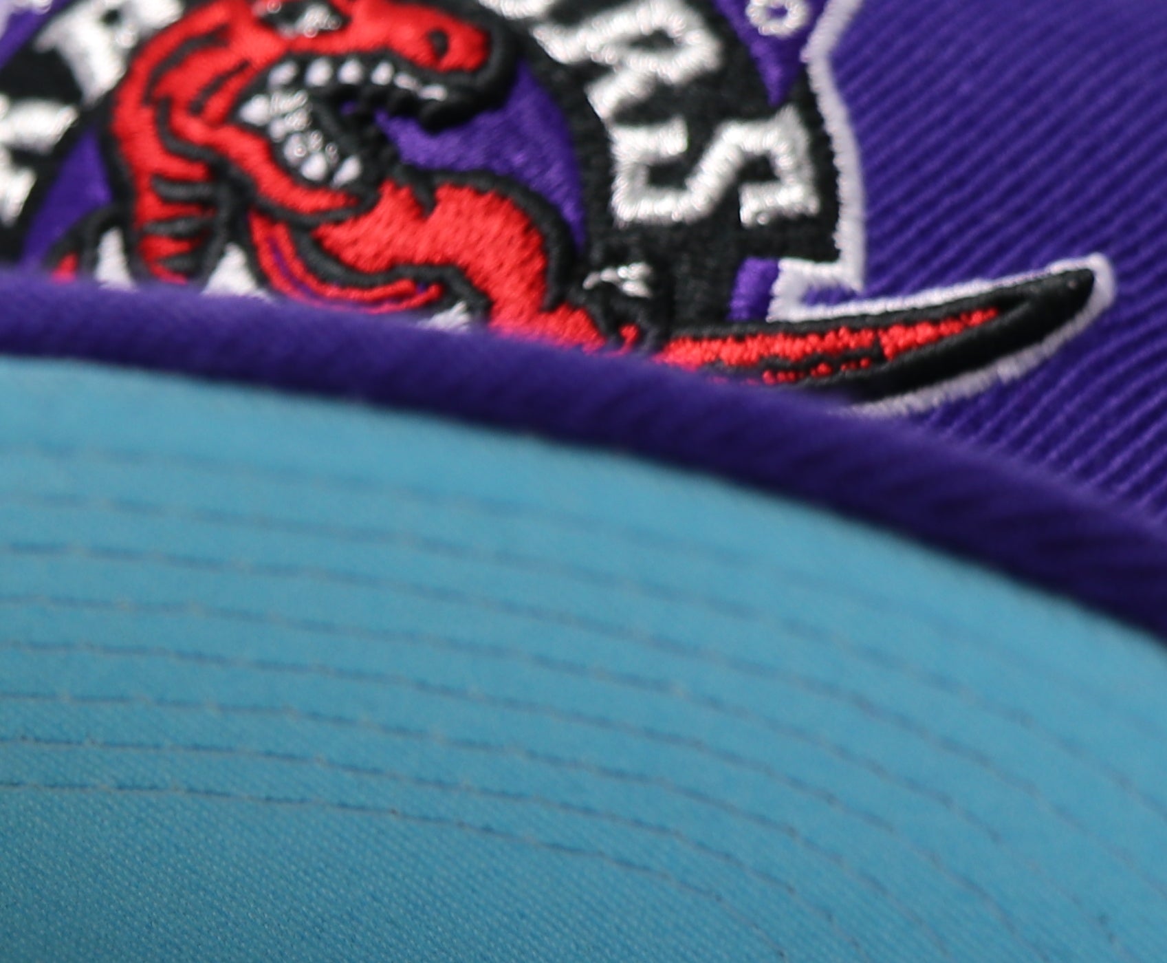 TORONTO RAPTORS (PURPLE) "FINALS PATCH" MITCHELL & NESS SNAPBACK (SKY BLUE BOTTOM)