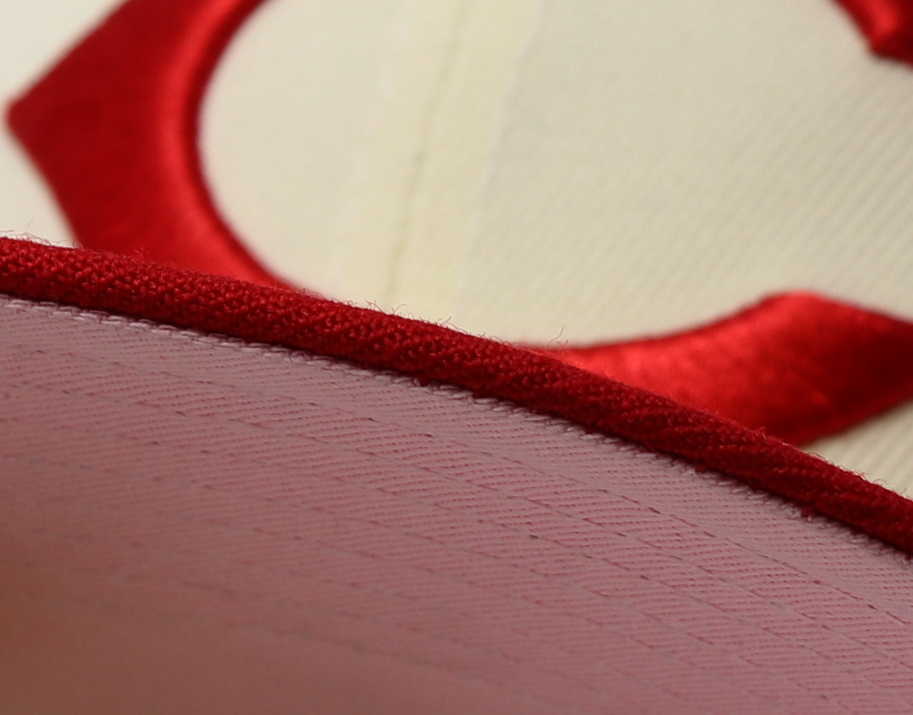 CINNCINATTI REDS "OFFWHITE"  (1975 WORLDSERIES) NEW ERA 59FIFTY FITTED (PINK UNDER VISOR)