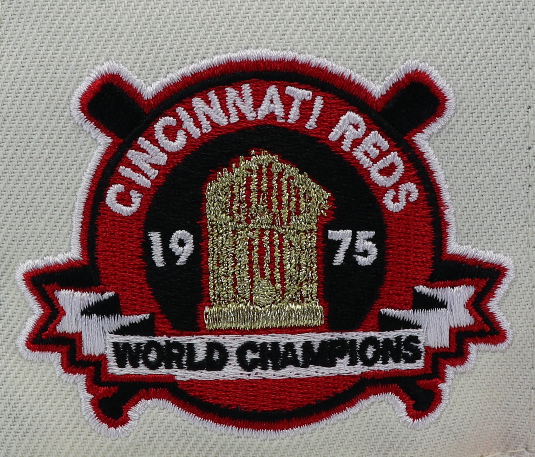 CINCINATTI REDS (OFF-WHITE) (1975 WORLDSERIES CHAMPIONS) NEW ERA 59FIFTY FITTED (GREEN UNDER VISOR)