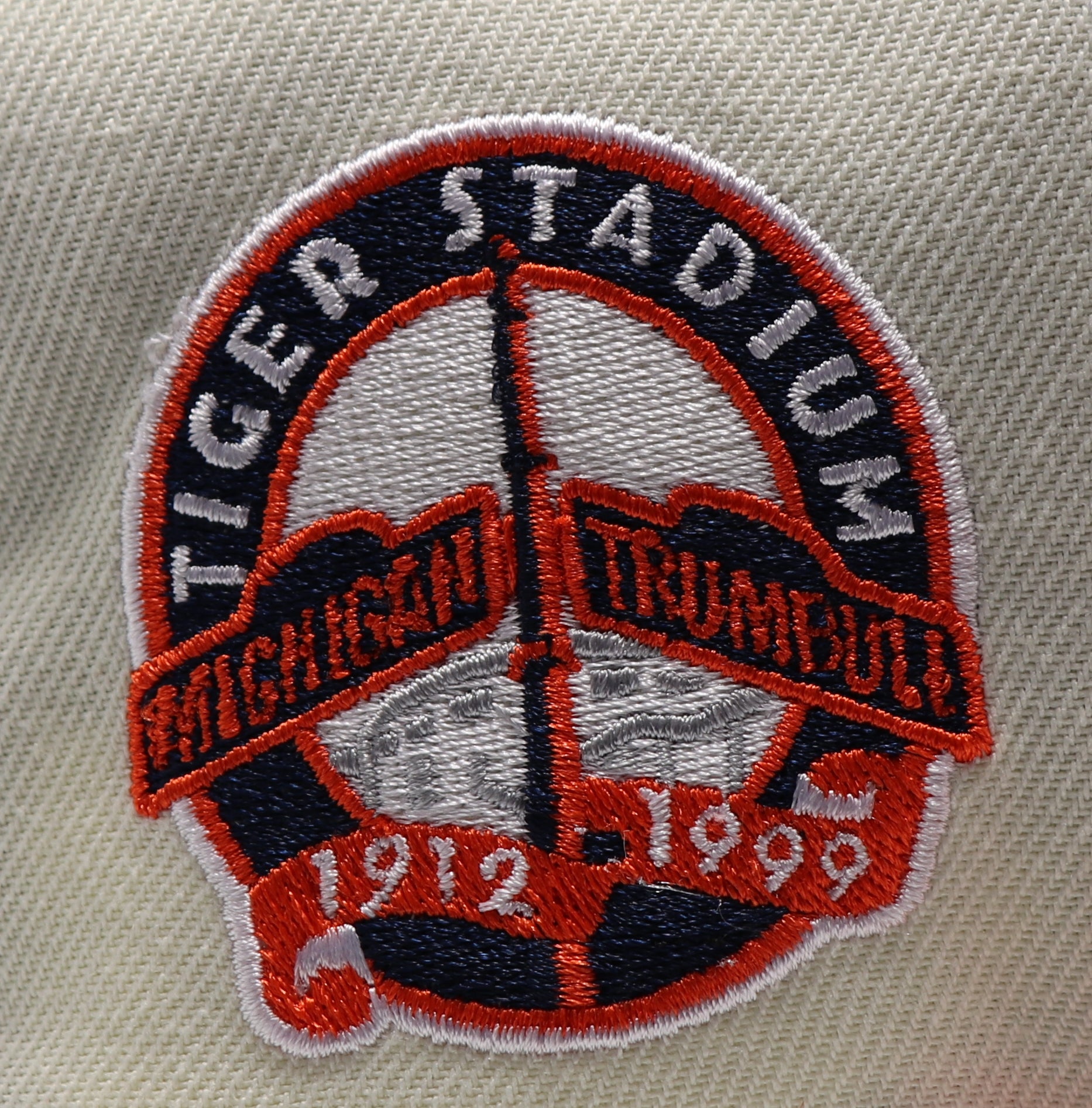 DETRIOT TIGERS "OFFWHITE" (TIGER STADIUM) NEW ERA 59FIFTY FITTED (GREEN UNDER VISOR)