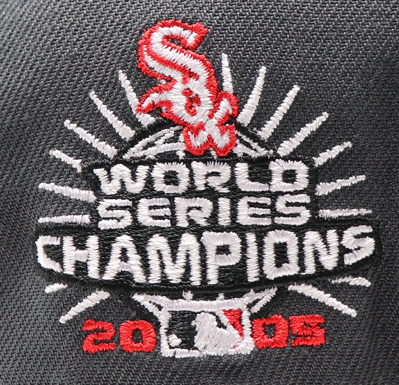 CHICAGO WHITESOX (GREY) (2005 WS CHAMPIONS) NEW ERA 59FIFTY FITTED (RED UNDER VISOR)