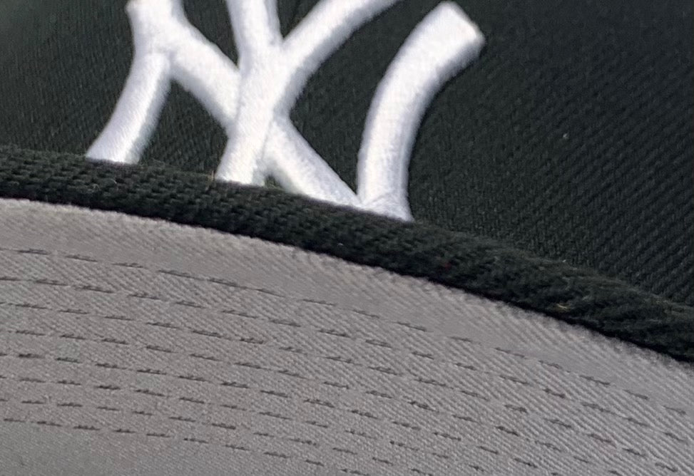 NEW YORK YANKEES (BLK/WHT) NEW ERA 59FIFTY FITTED (GREY UNDER VISOR)